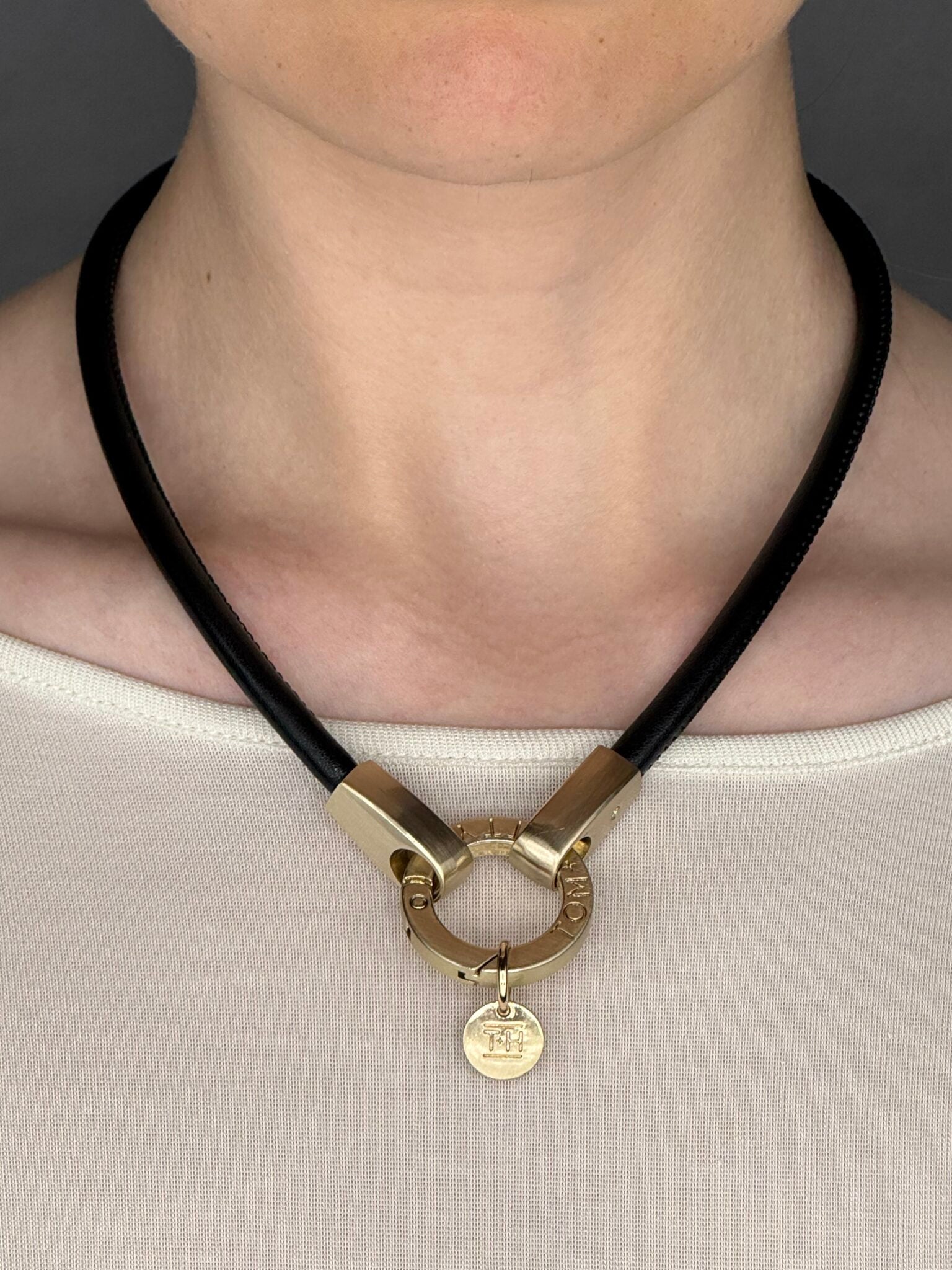 HOLD IT 'BLACK / GOLD' - CASUAL